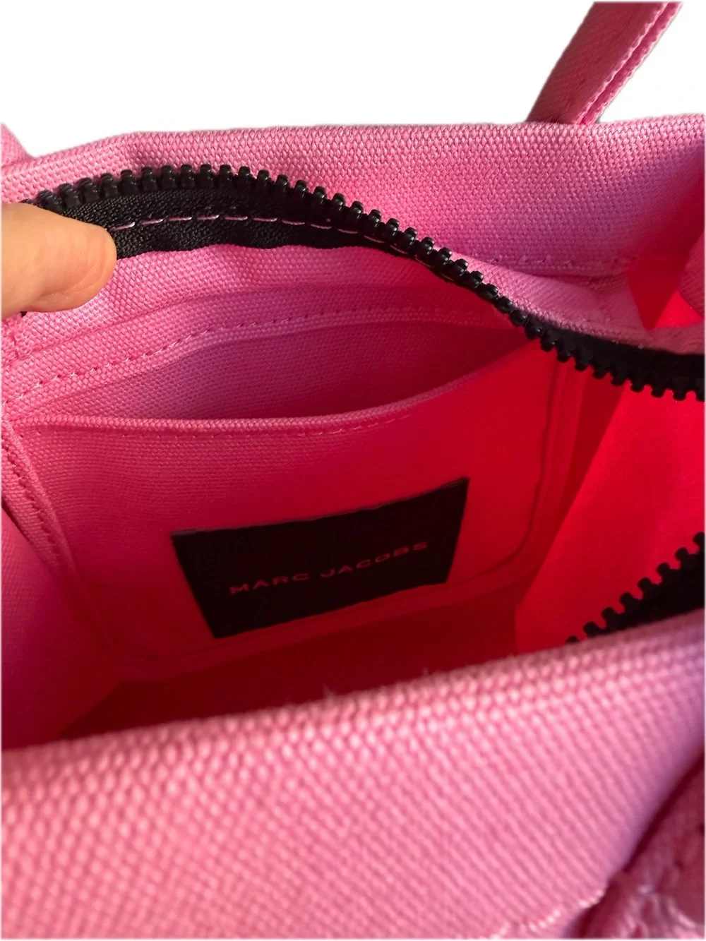 Marc Jacobs compact pink